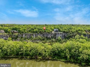 13 Belvedere Ct, Falling Waters, WV 25419