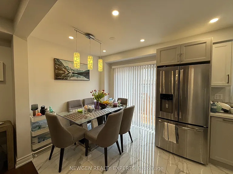 22 Rochefort Dr — Photo 8