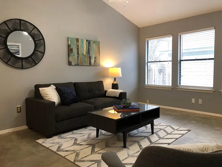 1402 Byers Ln — Photo 5