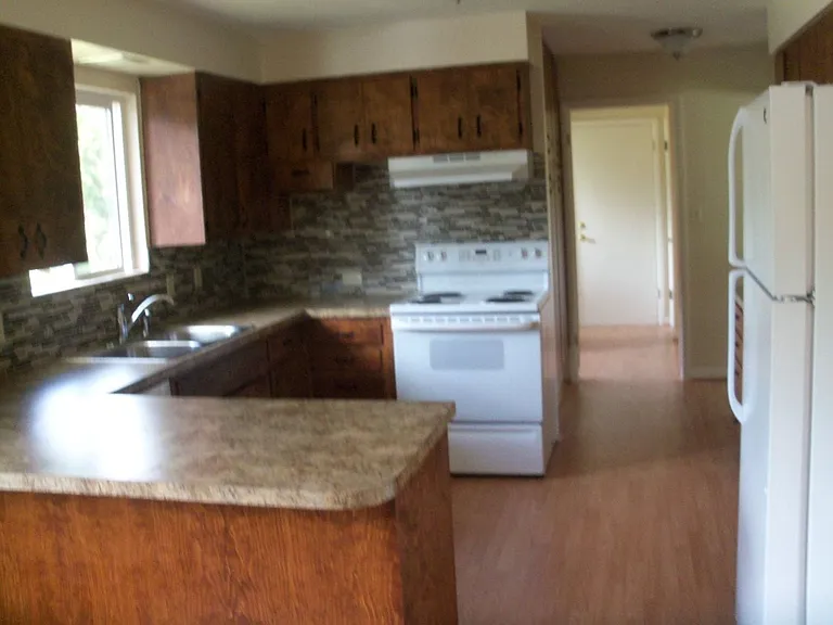 405 W Hazel St — Photo 4
