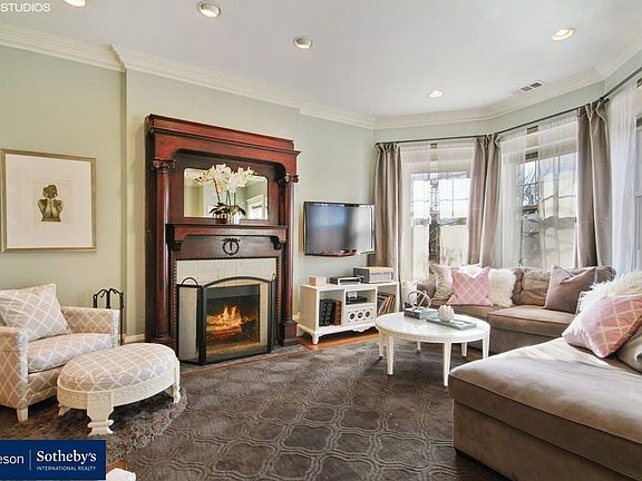 2nd image of 842 W Fullerton Ave #3