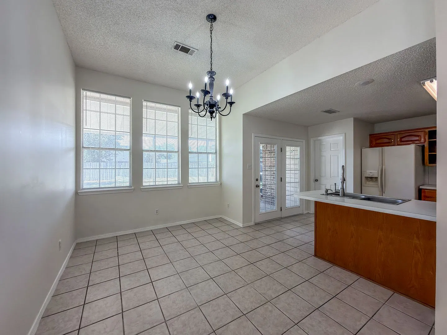 Lovely Home for Lease! - 3 Bed, 2 Bath, 2 Car Garage in South Fort Smith! — Photo 4