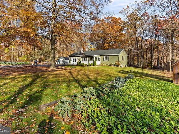 3rd image of 102 Walton Ln