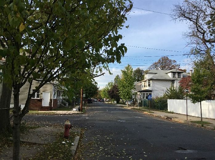 2nd image of 404 S Logan Ave