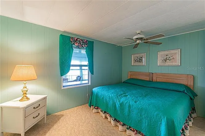 274 Beach Ct — Photo 15