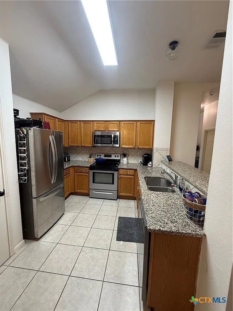 3 bed, 2.0 bath, 1353 sqft, $1,950 — Photo 1