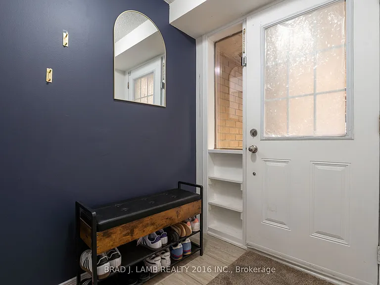 25 Turntable Cres #Townhouse 137 — Photo 3