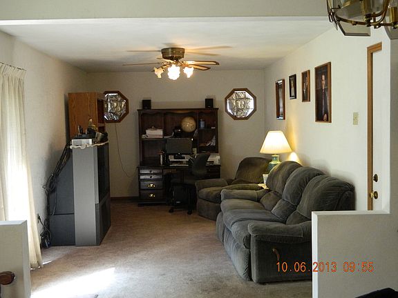 5th image of 228 W 3rd St