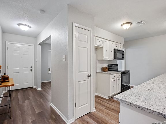 3rd image of 14914 RIDGE HILL DR