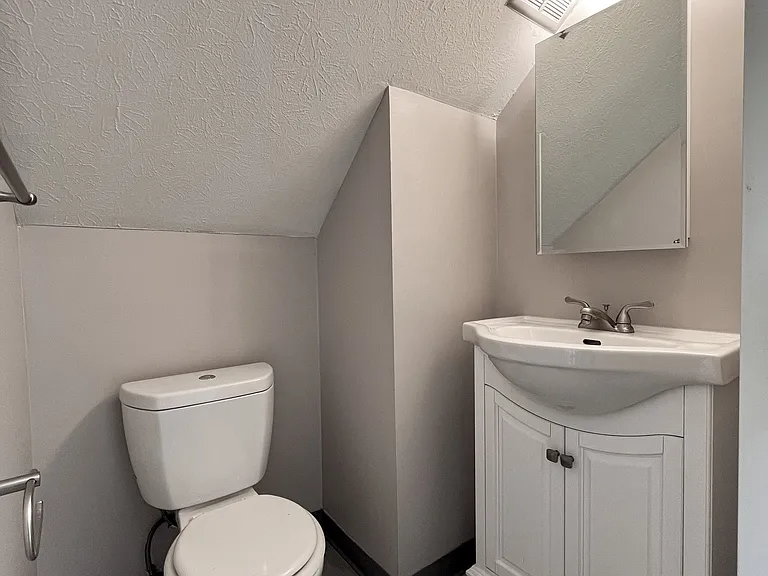 Stoney Creek Apartments — Photo 18