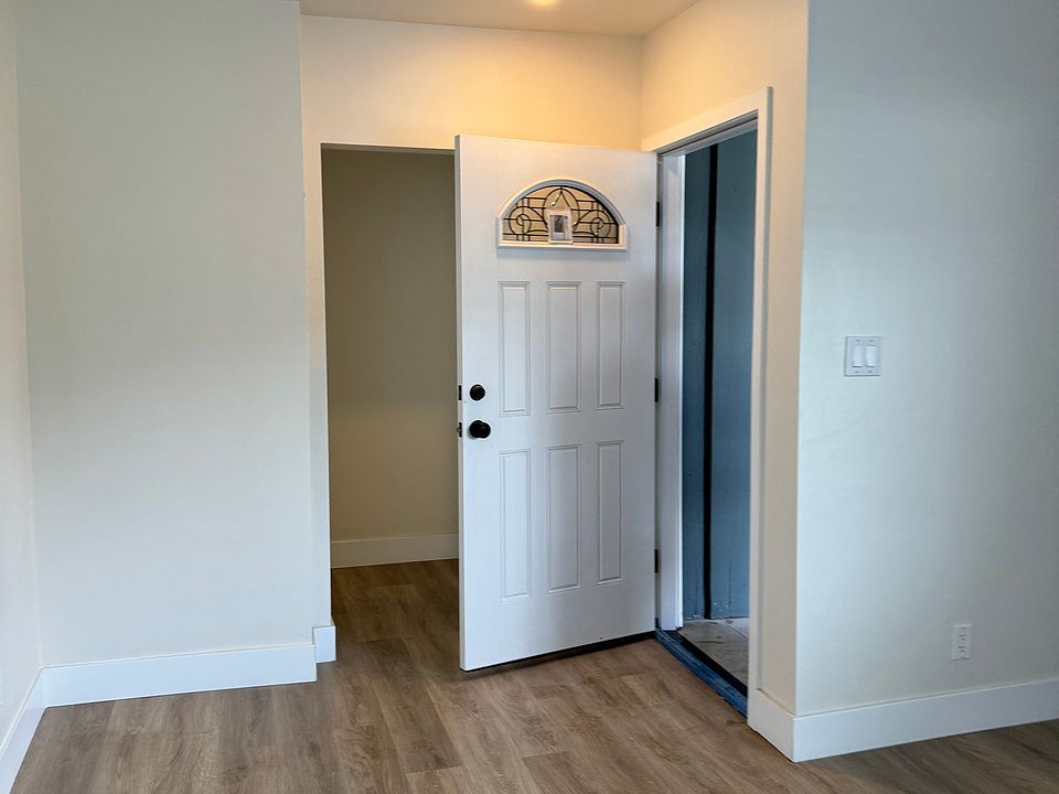 Unit entry way