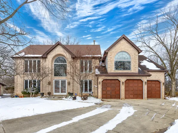 321 N Catalpa St, Addison, IL 60101