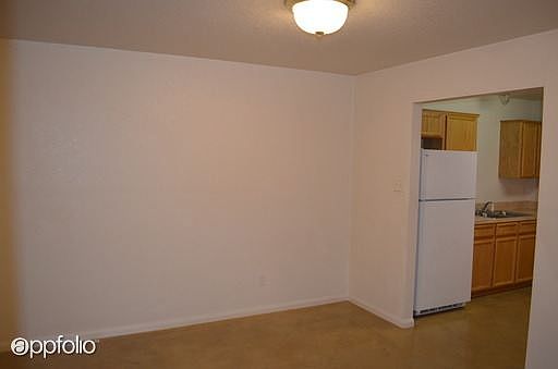 4th image of 931 Maplewood St