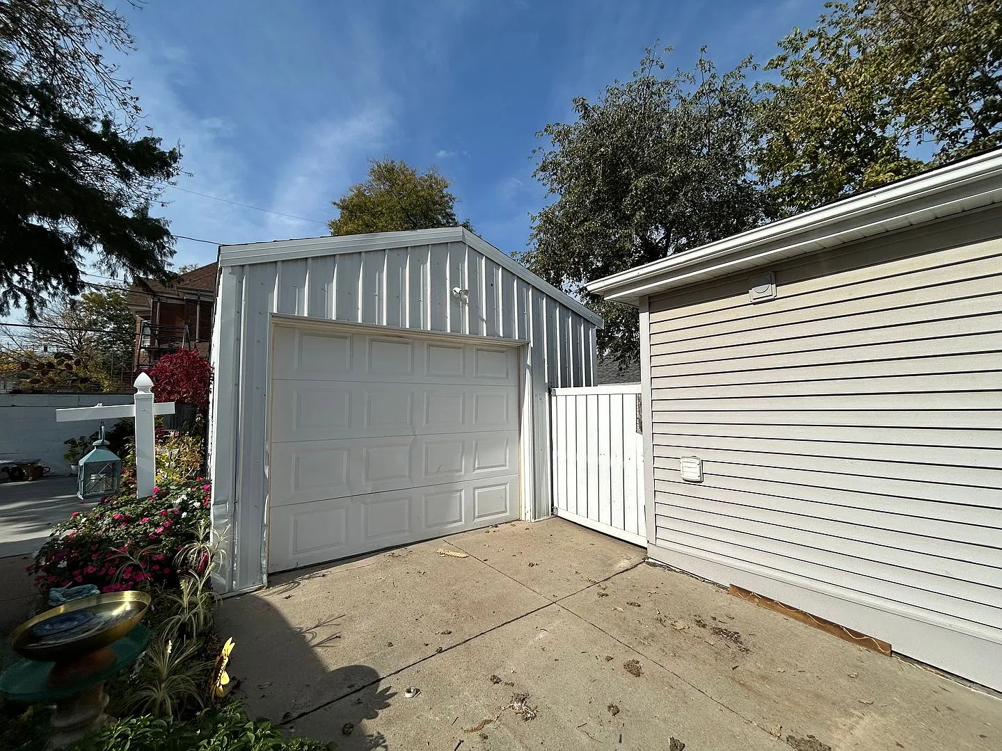 Affordable 3 Bedroom Home With Garage! Open House Monday! — Photo 2
