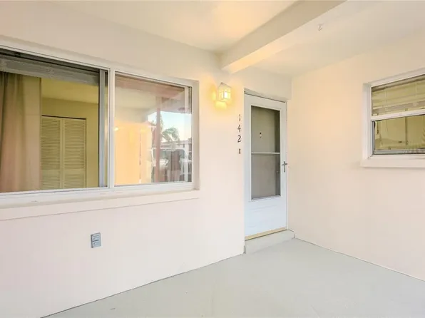 4540 Overlook Dr NE APT 142, Saint Petersburg, FL 33703