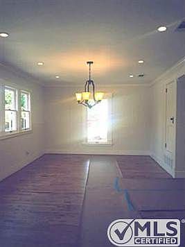 5th image of 302 S Rosemont Ave