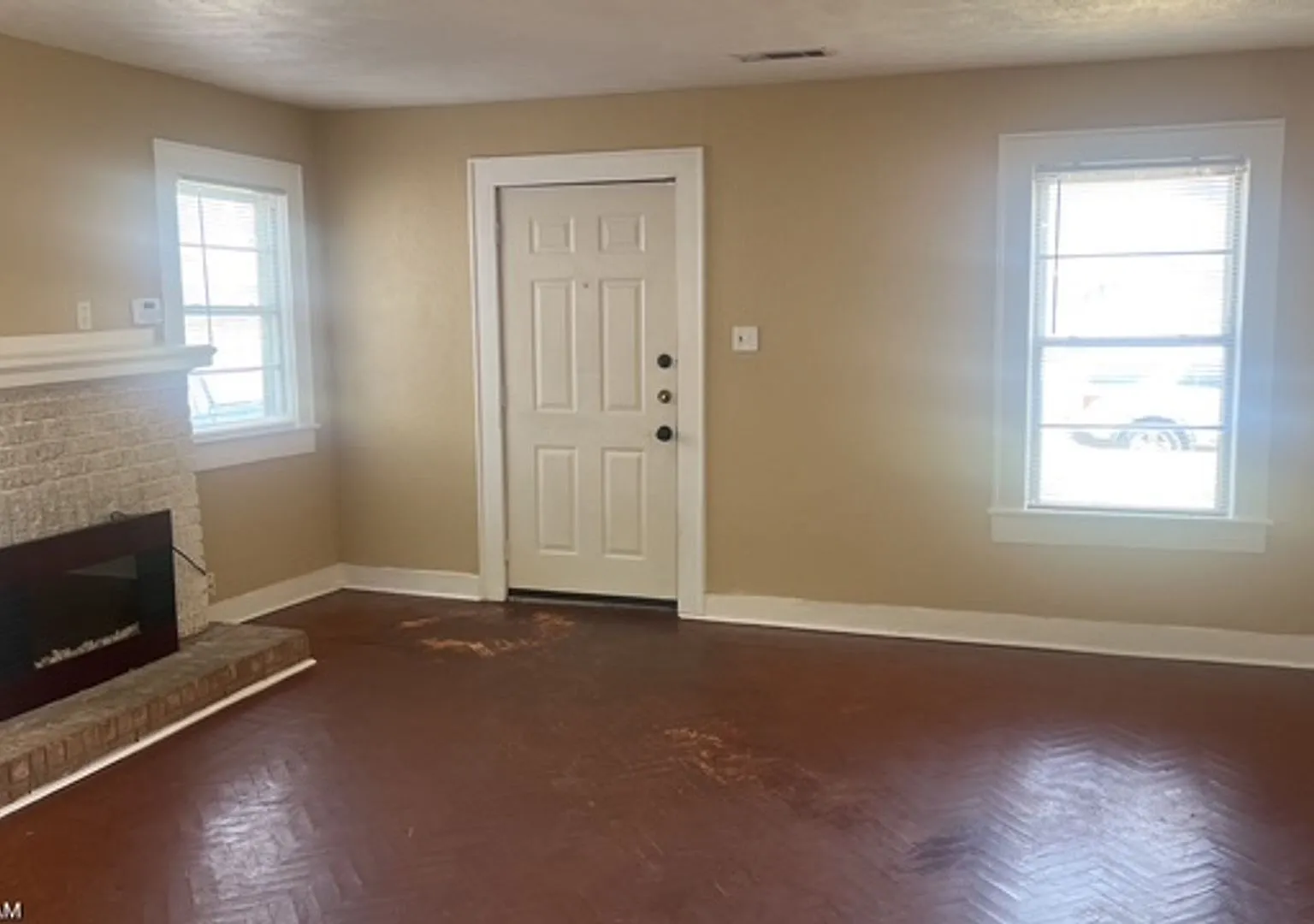 804 Austin St Arlington,76012 — Photo 2