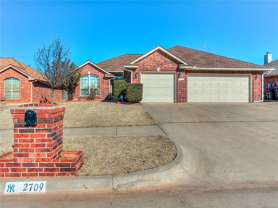 1st image of 2709 SE 92nd Cir