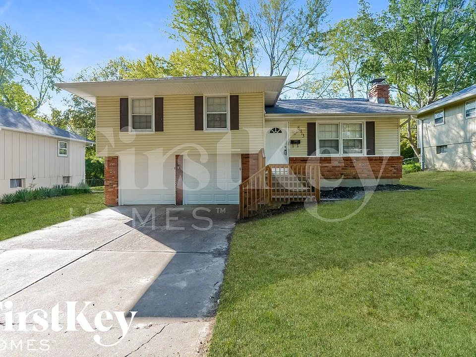 8913 E 90th Ter