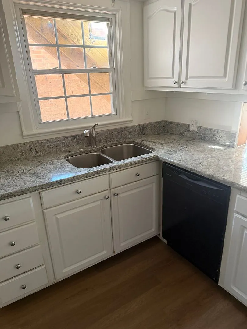 3 bedroom, 1 bathroom house on Central Ave — Photo 1