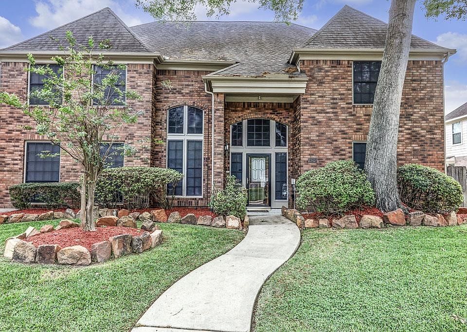 This 4 bedroom stunning home is gorgeous, with new interior paint, new kitchen counters and all new stainless steel appliances.
