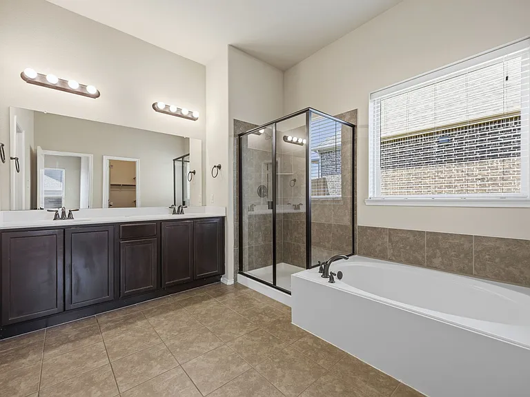 1445 Bateman Ln — Photo 32