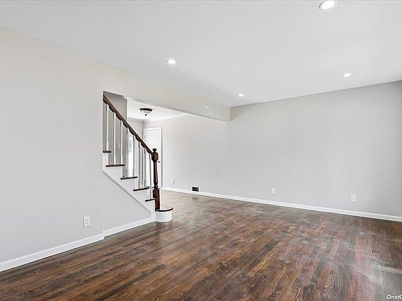 4th image of 3950 Howard Ave