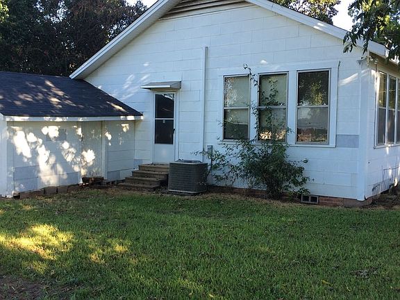 2nd image of 1322 Montgomery Ln