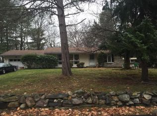 14 Van Winkle Rd, Monsey, NY 10952