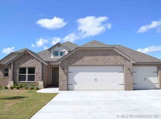 5121 S Walnut Creek Dr, Sand Springs, OK 74063