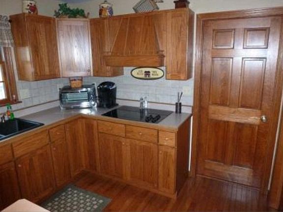 3rd image of 208 Bethel Ln