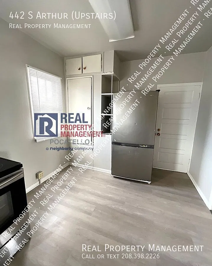 3 Bedroom 2 bath - Main Home - Pets Negotiable — Photo 3