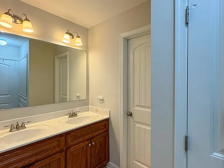 5905 Gentleman Dr — Photo 9