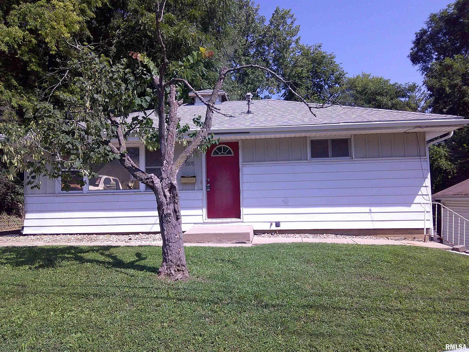 1505 E London Ave photo 1