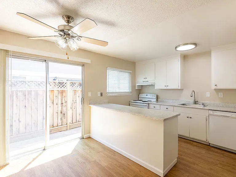 Deodar Townhomes — Photo 42