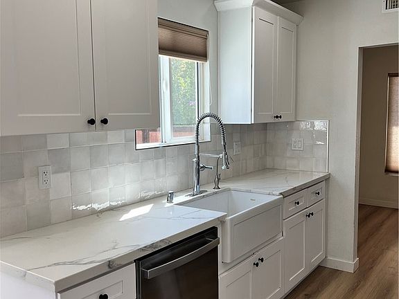 5th image of 225 Andre St