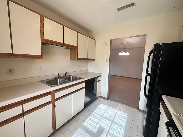 4427 Venetian Dr — Photo 4
