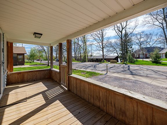 3rd image of 10637 Portage Rd