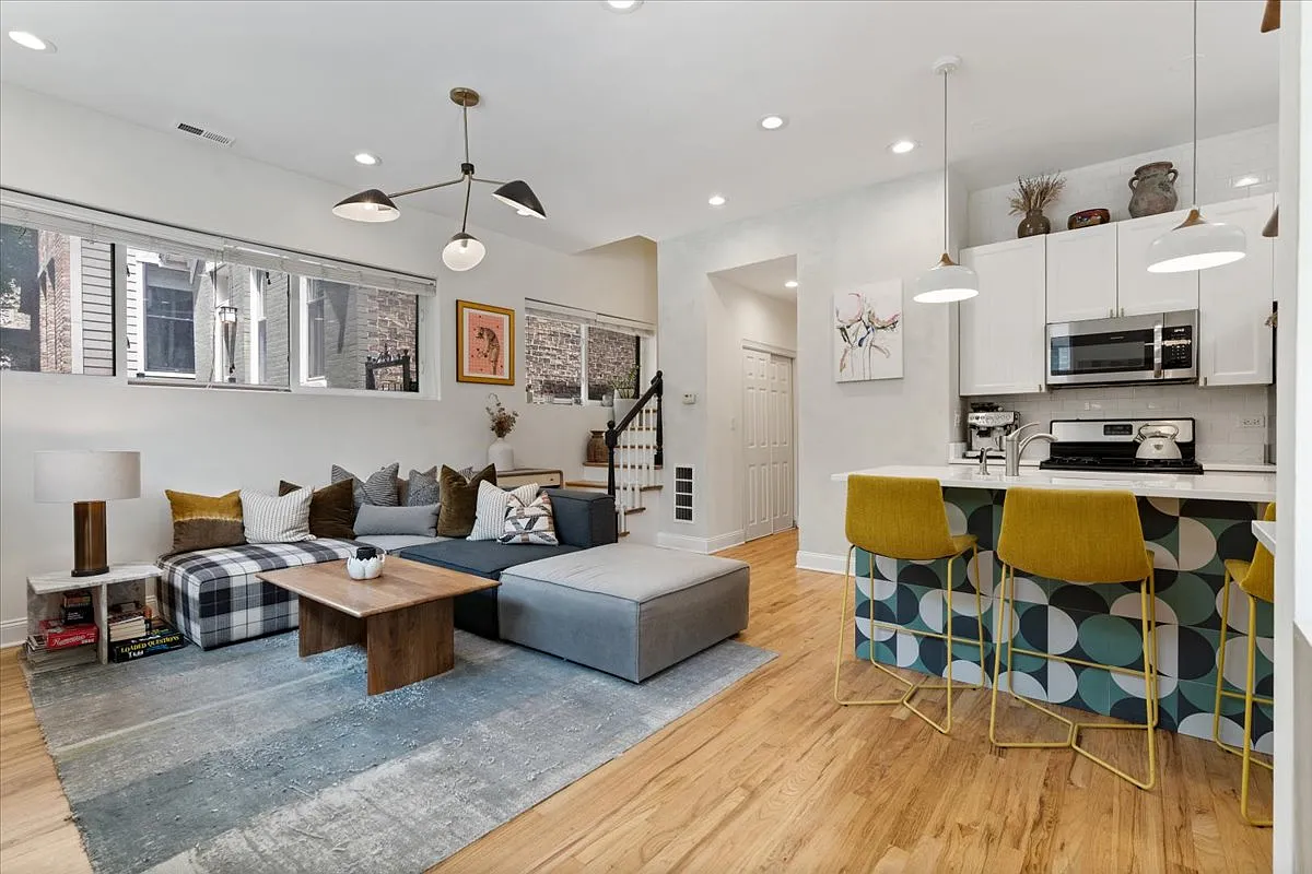 2 bed, 1100 sqft, $4,500 — Photo 2