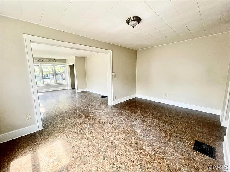 2406 Edison Ave — Photo 16