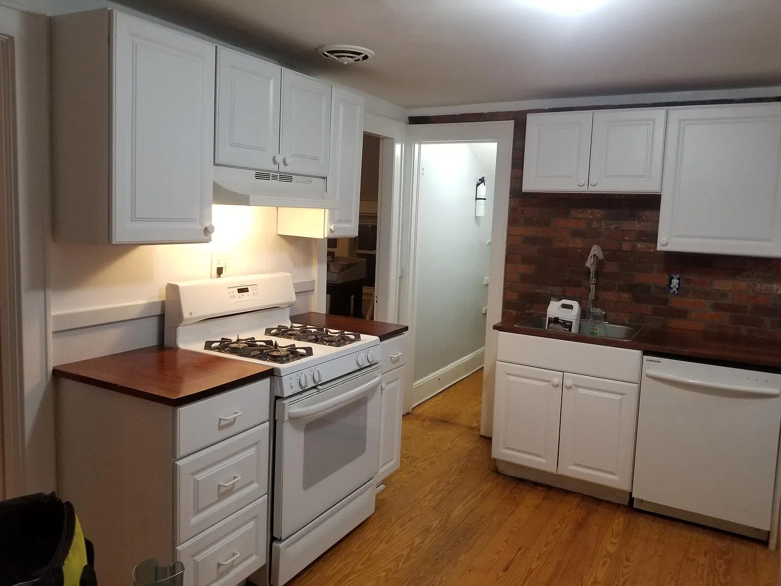 2 bed, $1,900 — Photo 1