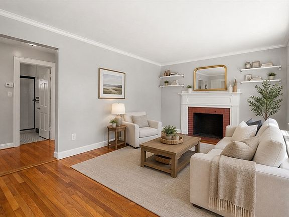 4th image of 36 Russell St