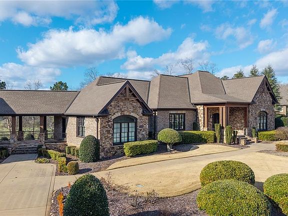 3rd image of 105 Ansley Dr