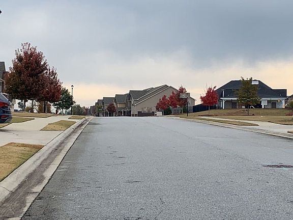 5th image of 743 Burch Creek Dr
