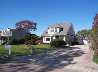55 Mowbray St, Patchogue, NY 11772