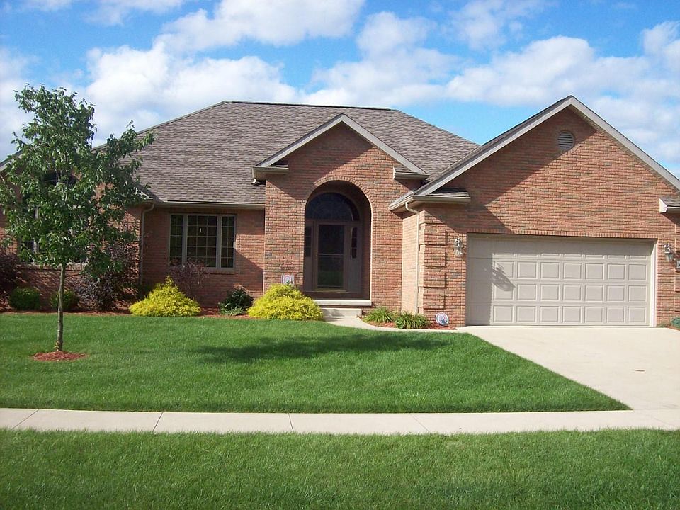 1st image of 44 Woodlake Trl