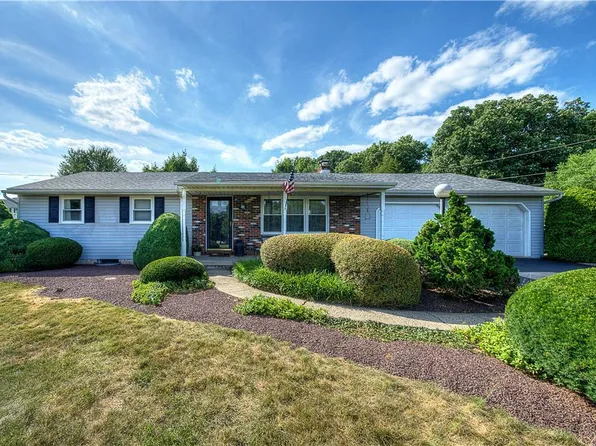 2281 E Buck Rd, Pennsburg, PA 18073