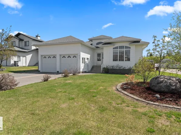 601 26th St, Cold Lake, AB T9M 1M6