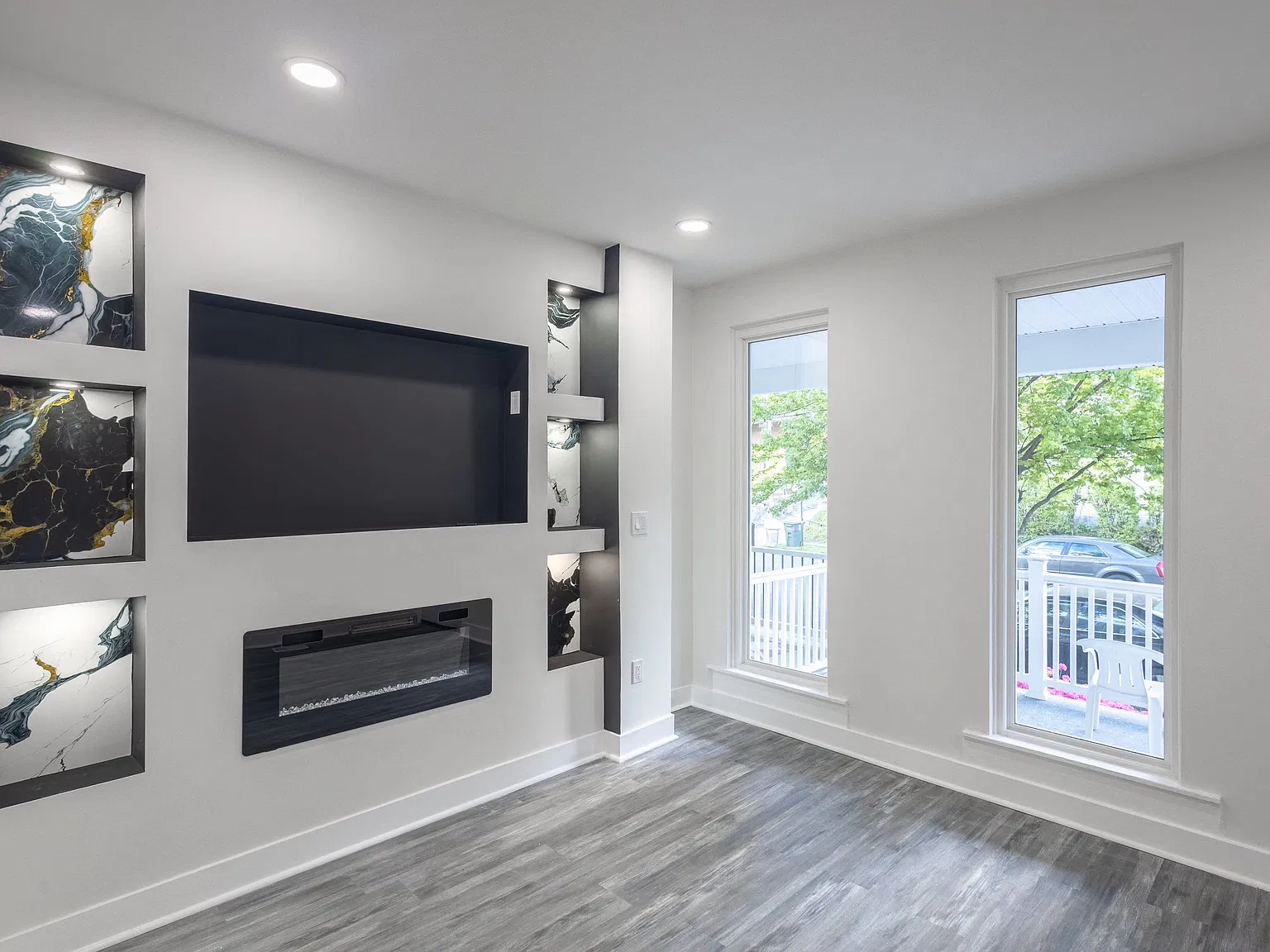 Stunning Renovated 3BR/3.5BA Home | Designer Kitchen, Fireplace & Bonus Room! — Photo 4