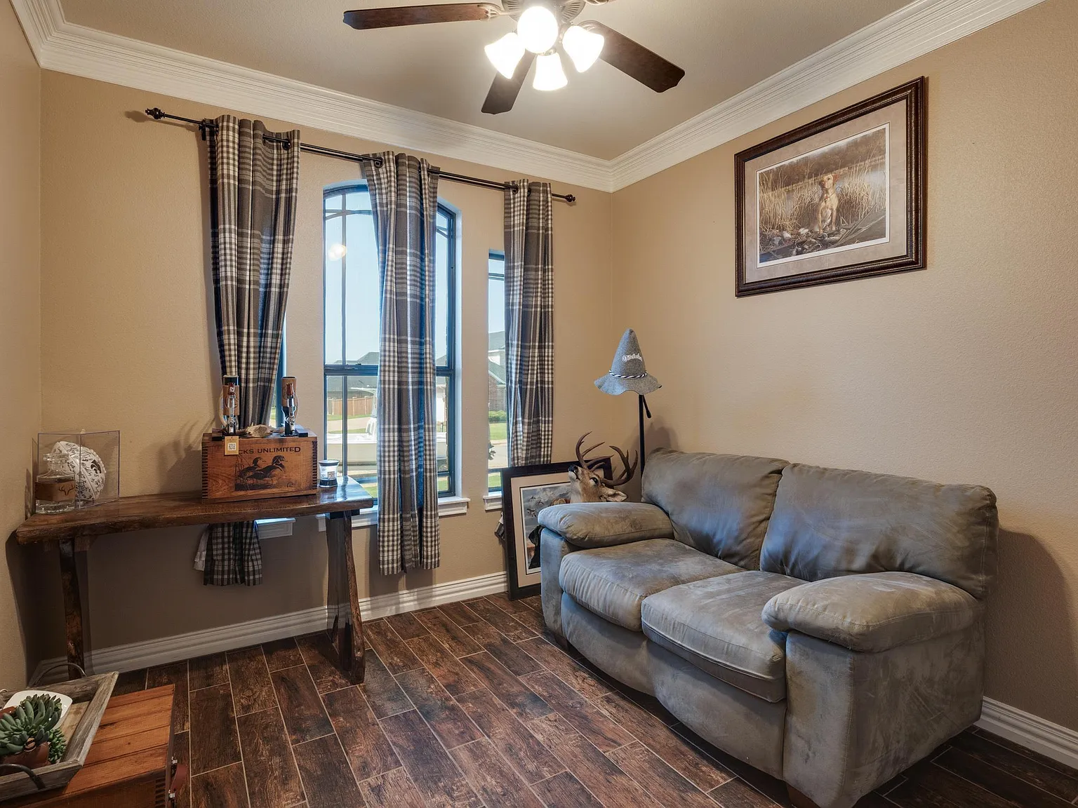 4 bed, 2.0 bath, 2033 sqft, $3,500 — Photo 4